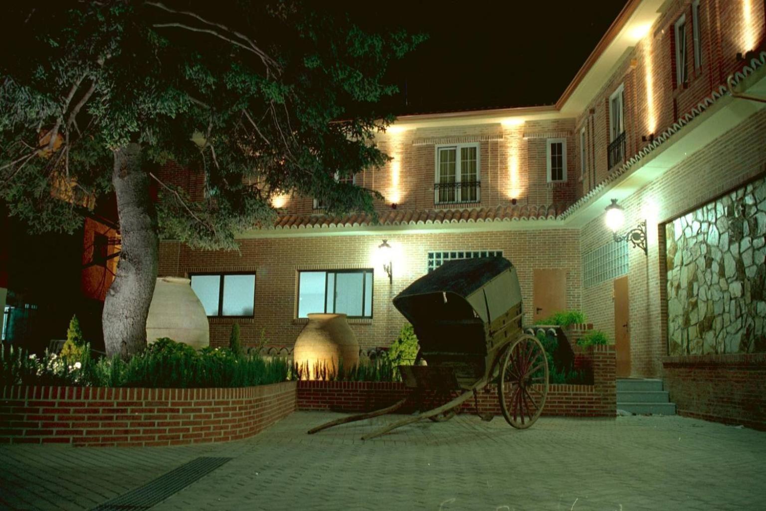 Gran Hostal El Chiscon Colmenar Viejo Bagian luar foto