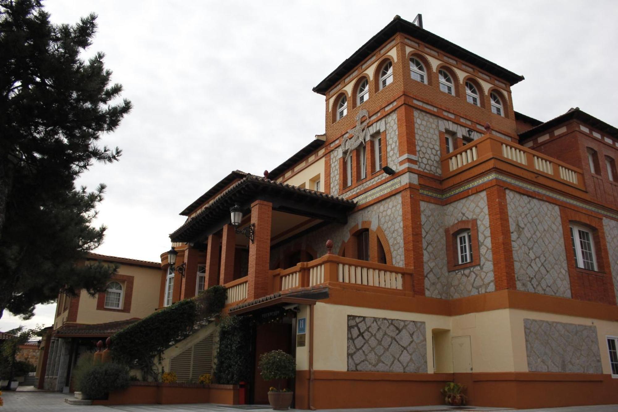 Gran Hostal El Chiscon Colmenar Viejo Bagian luar foto