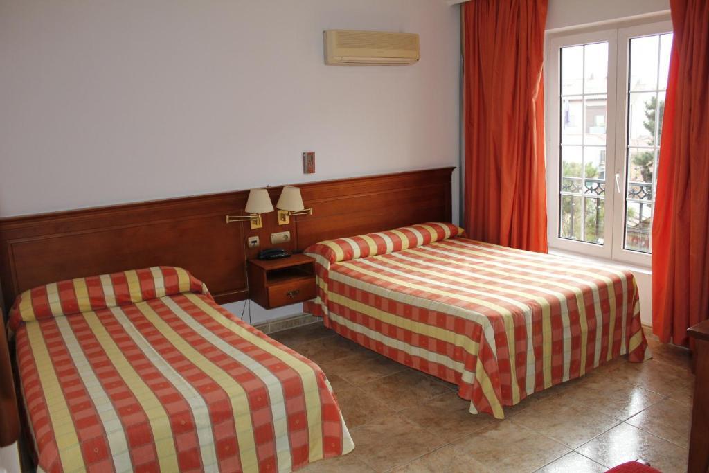 Gran Hostal El Chiscon Colmenar Viejo Ruang foto